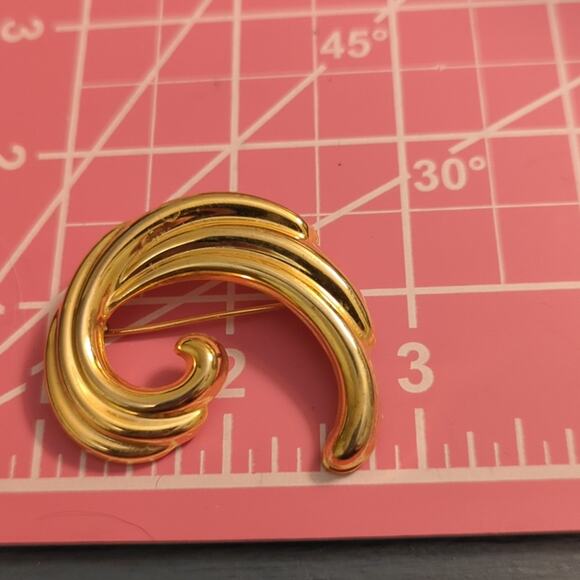 Lot of Five Vintage & Modern Gold Tone Brooches - Picture 8 of 12